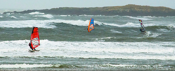 Riding the waves © Fred Reeve - HC