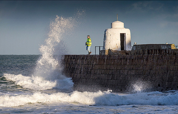 The wave © David P Howard - C