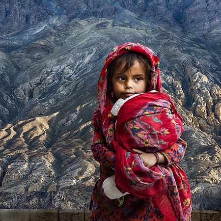Tibetan Girl © Dick Prior - HC