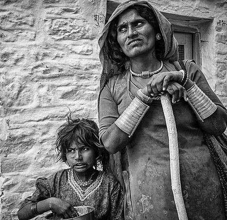 06 Indian Gypsy & Child 4094 © Paul Tomlinson