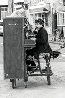 The Entertainer © Jill Orme - C