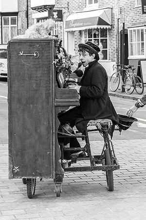 The Entertainer © Jill Orme - C