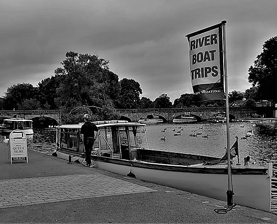 05 Waiting for Customers, on the day after Covid-19  Lockdown restrictions were eased, July 2020 © Mike Dain
