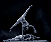 Shanghai Acrobats © Dick Prior - HC