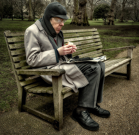 Another Cold Lunch in the Park © Dick Prior - HC