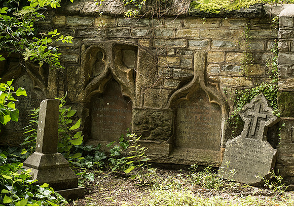 Holy Trinity Churchyard 2 © Dick Prior