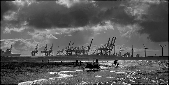 Industrial Skyline © Chris Box (19 points)
